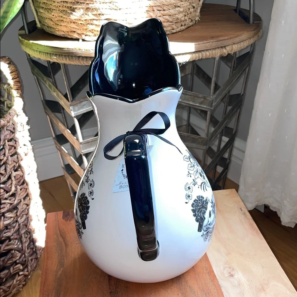 Beautifully designed White and Black Skull Design Pitcher! NWT 💀 - Picture 10 of 13